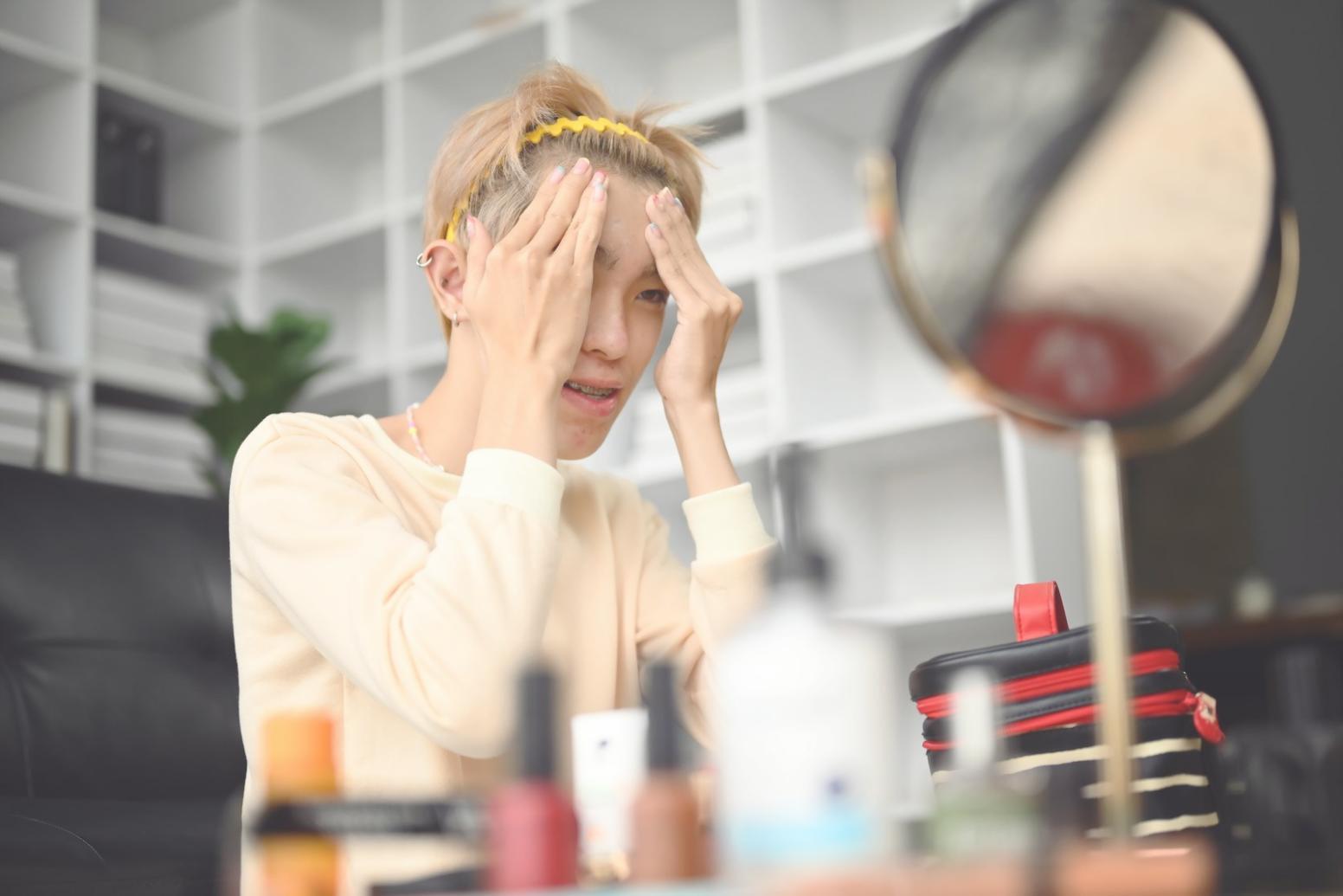 Sessione di formazione beauty con strumenti professionali e tecniche moderne