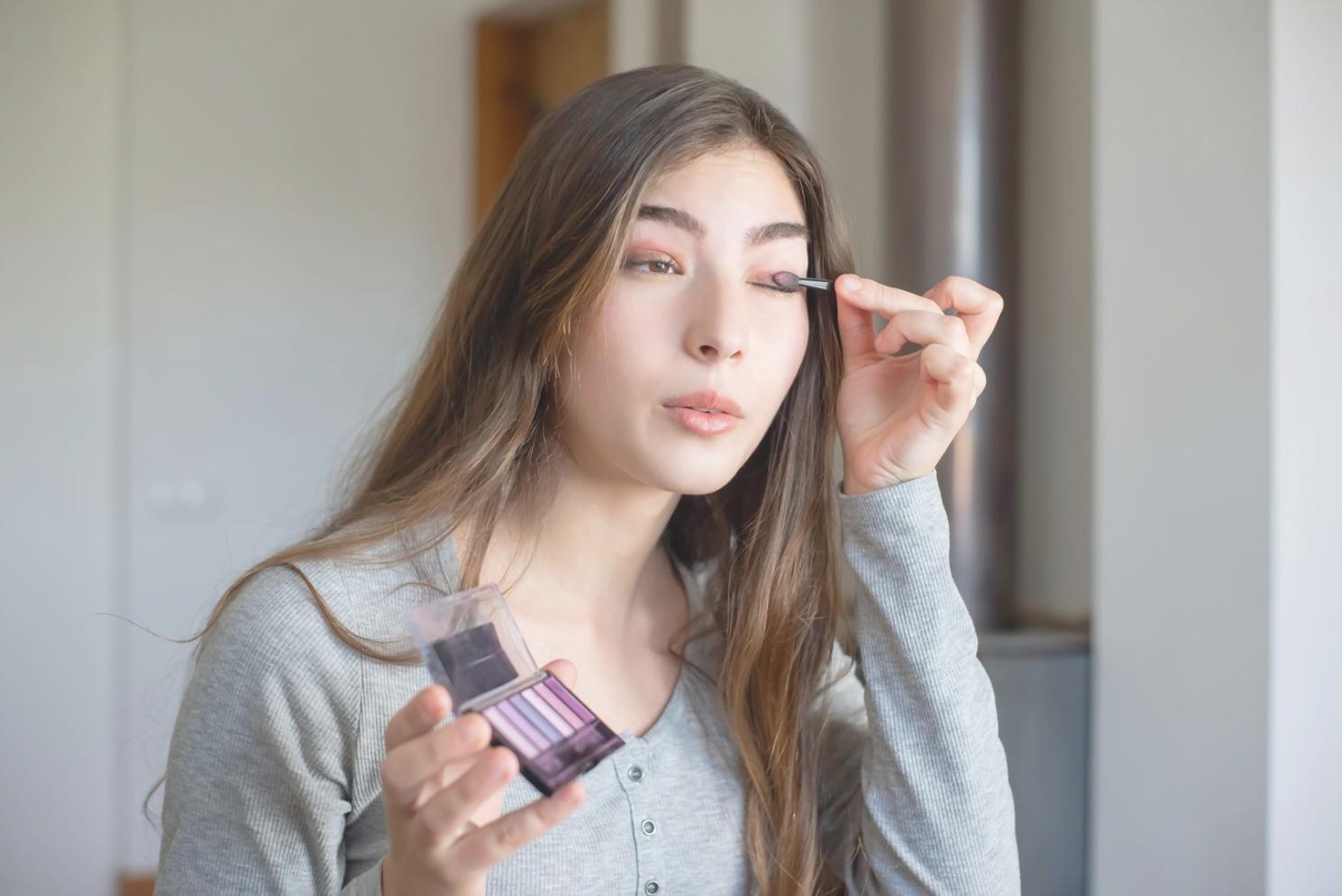 Ambiente di apprendimento moderno con attrezzature professionali per la formazione beauty